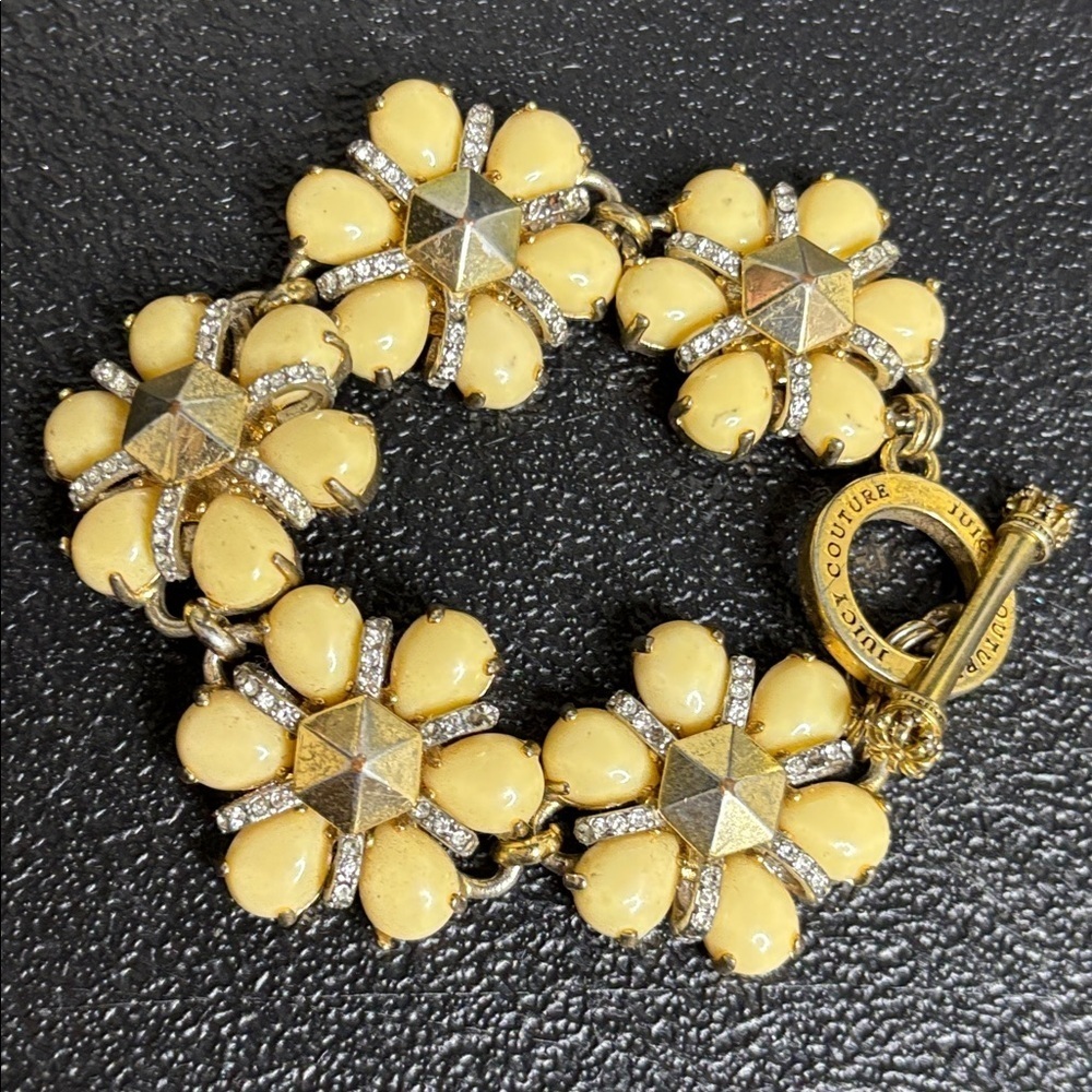 Juicy Couture Signed Crystal Daisy Gold Tone Toggle Creamy Flower Link Bracelet